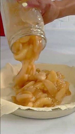 You won't believe how easy homemade pie filling is 🥧 #kitchenhacks #diyfood #canning