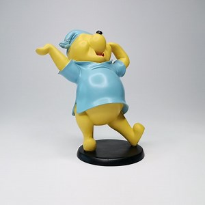Winnie, Statue, Figurine Yawning Winnie 8" . Beeldje Winnie the Pooh slaapmuts 18cm | bol