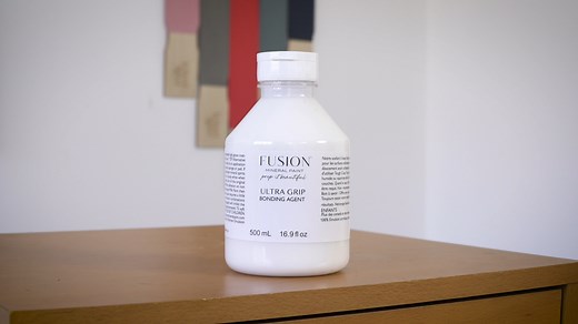 Top Tip Tuesday Ultra Grip is for painting hard to paint surfaces. Apply one very thin coat. Allow to dry for 12 hours before applying subsequent coats of Fusion™ colours. Clean up with water. Because Ultra Grip is so strong, it can hold more texture, apply thin and sparingly with a very fine roller like our Staalmeester rollers. If you must use a brush, ensure it is a fine synthetic fibre and the coats are ultra thin. It dries very quickly so do not brush back and forth or you will create textu