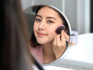 The Best Sweat-Proof Makeup Tips, According to a Pro