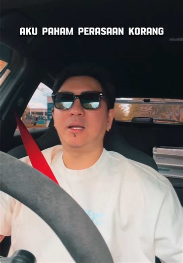 Sila maafkan aku kalau aku ada cakap salah ataupun ter over sikit. Aku cuma nak korang sihat sihat selalu. Sebab aku paham ramai yang ter tengok video yang seram seram. Membuatkan mood korang jadi anxiety. Bukan bermaksud kita tak kesian kepada orang yang ada penyakit tetapi kita jangan jadikan sendiri ada penyakit selagi kita sihat. FYI: aku tak ada penyakit. Aku cuma meluat stengah video membuatkan kita negative mindset dan demotivated hari kita yang ceriah. Sesiapa yang tengah anxiety dan tak