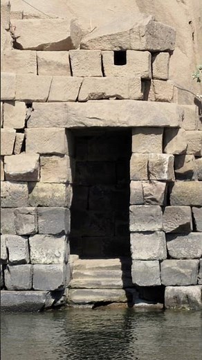 Elephantine: 😉 the sacred island of the Nile full of history