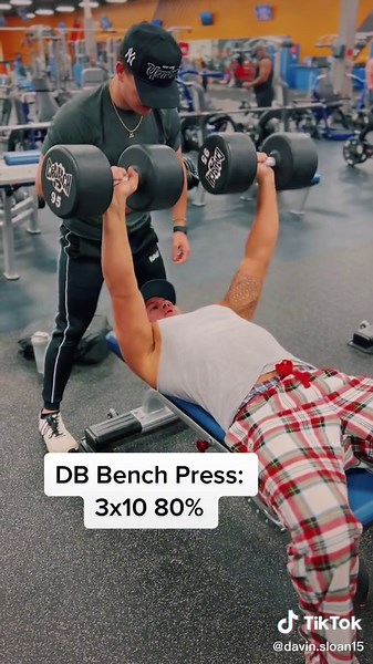 Try this first day chest workout! #gym #MyPlayoffPicks #crunch #workout ?: @granthickmann @dallasclark449