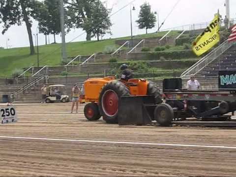 MINNEAPOLIS MOLINE Tractors PULLING