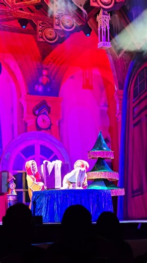 Lisbeth Mikoleit on Instagram: "Special triple show day with @cirquedreams here in Detroit 🤘🫠🤪 #contortion #contortionist #deathbybackbend"