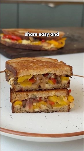 Roasted veggie and hummus sandwich 🥪 best sandwich ever 🤤✨❤️