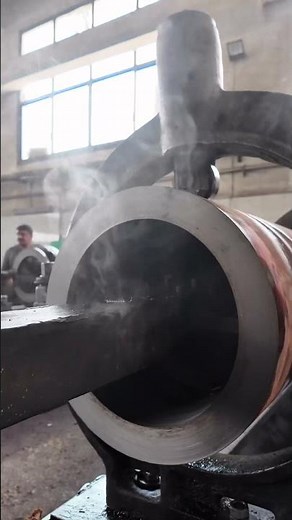 Internal turning operation of a cylinder 🏭🛠️ #machining #turning #manualmachinist #manufacturing