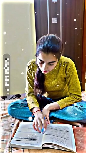 🚀 Tesla Cybertruck: Future ke vehicle ka ek glimpse! 🚙✨🔹 Design: Futuristic aur angular design jo traditional pickup trucks se bilkul alag hai. 🔹 Material: Ultra-hard stainless steel exoskeleton jo dents aur scratches se bachata hai. 🔹 Performance: 0-60 mph sirf 2.9 seconds mein! 🔹 Range: Up to 500 miles on a single charge. 🔹 Features: Adaptive air suspension, bulletproof windows, aur ek hi baar mein 6 passengers ke liye space.Cybertruck ke baare mein zyada jaanne ke liye, video dekhein!