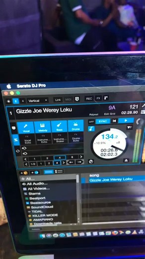 Gizzle on Instagram: "laughter #laughteristhebestmedicine @x_tenworld"