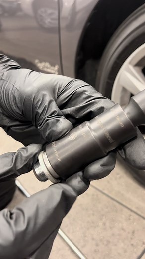 Removing a wheel lock that a customer lost 😵‍💫 #mechanic #toyota #wheel #mactools