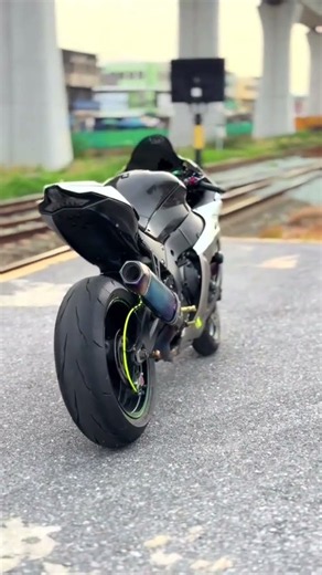 Kawasaki Ninja ZX-10R 💚🔥 | Ultimate Superbike | Track Beast & Street Legend 🏍️ #Kawasaki #NinjaZX10R