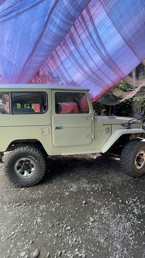 You don’t just hear a Toyota 2B engine — you feel it. The vibration in the chassis, the diesel punch, the raw grind of real mechanical life. No electronics. No excuses. Just machine and willpower. #OldButBulletproof #LandCruiserLegend #landcruiser #LandCruiserLove #rollingheritage #TimelessElegance | Captivating Nueva Vizcaya