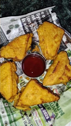 Crispy Aloo Bread Pakora Recipe | Halwai Style Stuffed Bread Pakoda