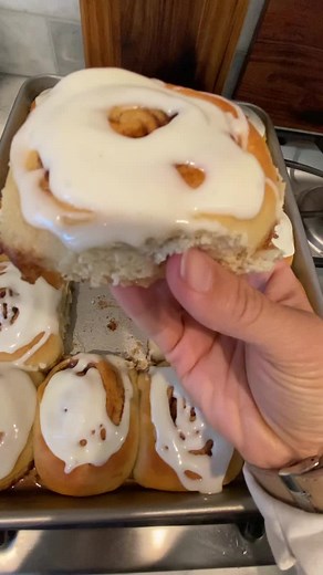 It’s fall yall so let’s make cinnamon rolls in 15 seconds! Full recipe on my website (link in my bio) enjoy!