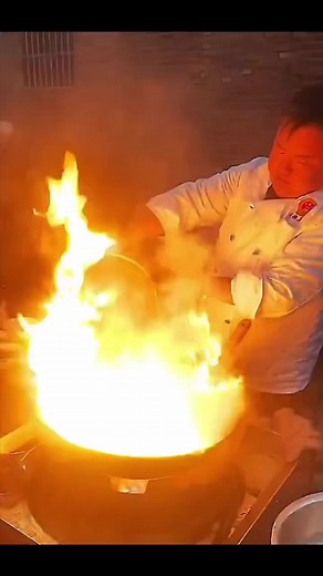 Cooking Sweet and Sour Pork with Chef Han | Wok Cooking Compilation