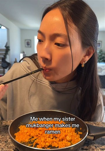 If there was an instant ramen making competition, she’d win. @sarah.slurps #ramen #mukbang #foodie