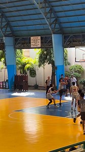 Classic backdoor play. No fancy dribbling—just reading the defense, proper footwork, and pinpoint passing. Simple, effective basketball. | BIG Fundamental Basketball