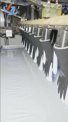Why Black Liner Grey Nitrile Gloves Are Top Choice For Mechanics & Industrial Tradesmen