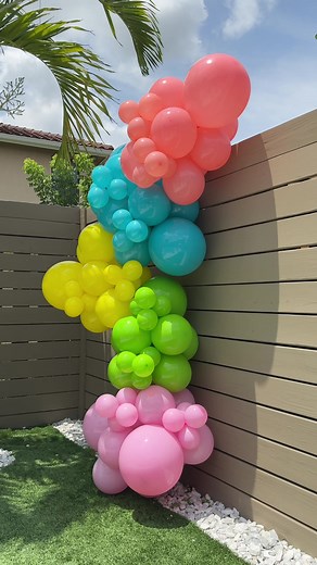 Pop Up Summer Collection: Bright Balloon Decor Ideas