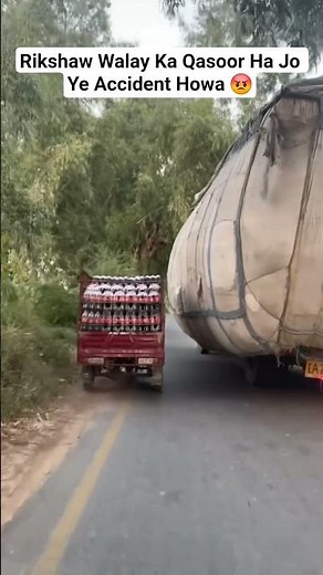 Riskshaw Walay Ki Ghalti Se Ye Sab Howa Ha #overspeeding #overload #riksha #truckdriver #foryou