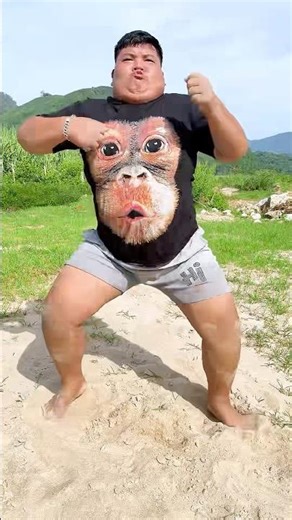 Does he look like king kong? 🦍😂