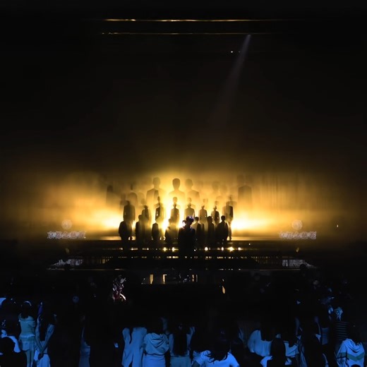 EK Lights _ Intl. on Instagram: "𝑬𝑲 𝑳𝒊𝒈𝒉𝒕𝒔 × 𝑪𝒓𝒖𝒔𝒉 𝑶𝒇 𝑴𝒖𝒔𝒊𝒄 𝟐 𝑪𝒓𝒖𝒔𝒉 𝑶𝒇 𝑴𝒖𝒔𝒊𝒄 𝟐, 𝘤𝘰-𝘱𝘳𝘰𝘥𝘶𝘤𝘦𝘥 𝘣𝘺 𝘑𝘪𝘢𝘯𝘨𝘴𝘶 𝘛𝘝 𝘢𝘯𝘥 𝘪𝘘𝘐𝘠𝘐, 𝘧𝘦𝘢𝘵𝘶𝘳𝘦𝘴 𝘢 𝟥𝟨𝟢° 𝘳𝘰𝘵𝘢𝘵𝘪𝘯𝘨 𝘪𝘮𝘮𝘦𝘳𝘴𝘪𝘷𝘦 𝘴𝘵𝘢𝘨𝘦 𝘥𝘦𝘴𝘪𝘨𝘯𝘦𝘥 𝘵𝘰 𝘱𝘭𝘢𝘤𝘦 𝘭𝘪𝘨𝘩𝘵 𝘢𝘵 𝘵𝘩𝘦 𝘤𝘰𝘳𝘦 𝘰𝘧 𝘵𝘩𝘦 𝘷𝘪𝘴𝘶𝘢𝘭 𝘦𝘹𝘱𝘦𝘳𝘪𝘦𝘯𝘤𝘦. 𝘞𝘰𝘳𝘬𝘪𝘯𝘨 𝘢𝘤𝘳𝘰𝘴𝘴 𝘱𝘰𝘱, 𝘳𝘰𝘤𝘬, 𝘢𝘯𝘥 𝘮𝘶𝘭𝘵𝘪𝘱𝘭𝘦 𝘮𝘶𝘴𝘪𝘤 𝘴𝘵𝘺𝘭𝘦𝘴, 𝘵𝘩𝘦 𝑺𝒂𝒏𝒈𝒐𝒏𝒈 𝘥𝘦𝘴𝘪𝘨𝘯 𝘵�