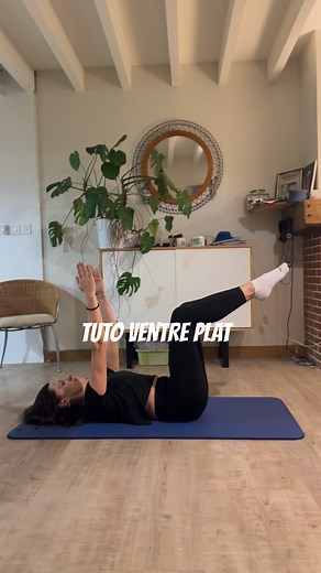 Un ventre plus ferme et des cuisses plus affinées avec cet exercice de pilâtes si tu le fais tous les jours Commente CHALLENGE dans les commentaires et rejoins notre prochain 21days challenge | Caroline Loupret