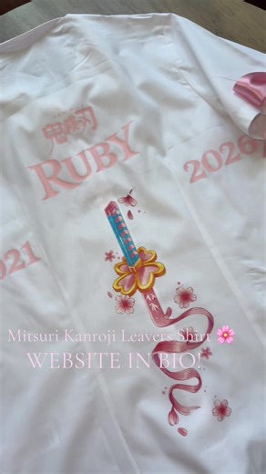 WEBSITE IN BIO! Fully Customisable 🌸🎀 #year11 #leaversshirtbusiness #leavershirtsdesigns #examseason #gcse Anime Demon Slayer Mitsuri Kanroji Katana Leavers Shirt Baby Pink 2026
