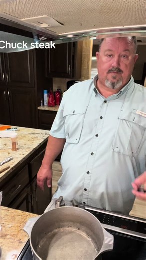 Delicious Chuck Steak Gravy Recipe from Louisiana