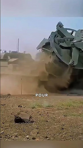 Un monstre soviétique qui creuse des tranchées com #armée #guerrefroide #arméefrançaise