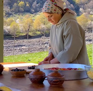 143K views · 4.5K reactions | Extra Rich Country Pizza for Two - a Very Satisfying Dinner in the Mountains! | MAMA Cooking | Facebook