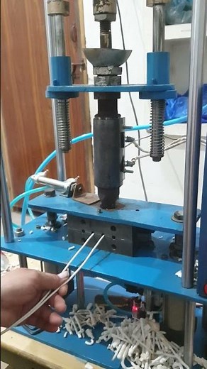 Pneumatic Injection Molding Machine || Sampling Micro USB Cable Mold