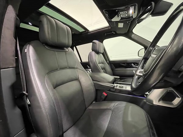 This black Range Rover just looks fantastic… why not have a look? Ours comes with black leather, electric heated front seats and more! 🚗 @LandRover 💻 https://www.motorlinedirect.co.uk/used-land-rover-range-rover-loughborough-leicestershire-7677937 📍Now available at Motorline Direct, Loughborough #RangeRover #RangeRoverWestminister #RangeRoverUK #MotorlineDirect #CarTok