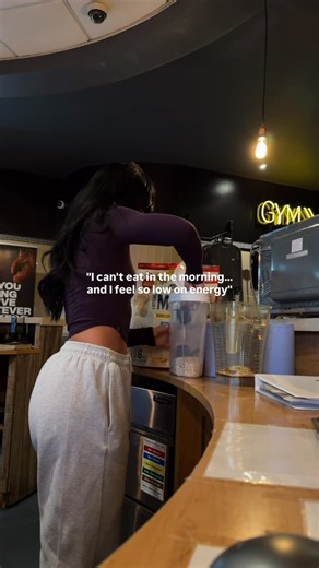 Alex Jones | Personal Trainer on Instagram: "✨ Many women skip breakfast or train fasted and end up feeling low on energy during their workouts I used to do the same, thinking it would help with fat loss. Over time I realised it was actually holding me back and there is a better way! For some women, training fasted can: • Disrupt hormones • Reduce strength and performance • Increase risk of muscle loss • Affect blood sugar, energy, and recovery Instead of avoiding food, train your body to feel s