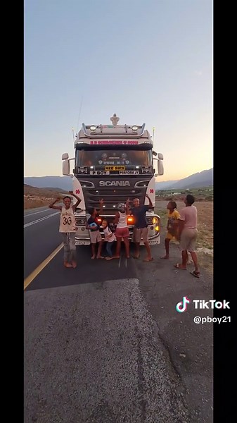 Truckers die kinders is mal vr ons en lief vr ons Kom ons hu ons naam hoog 🤟✌️@MR KLEINKATJIE •KITTEN• @it's_Just_B10🐐 @Måörī89 @Mr TikTok @❤BLITZ BOY❤ @boeta moena @TruckHer🌸 @Young trucker @😎🫶🏽FABA🫶🏽😎 @Trevor Carelse 😎🤙 @1Willekat