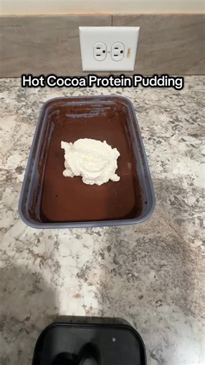 Hot Cocoa Protein Pudding (AKA: your new favorite holiday hack) ☕🍫🎄 If you’ve been looking for a cozy holiday treat that actually helps you hit your protein goals… this is it. Easy to make. Toddler-approved. Husband-can-handle-it simple. And somehow tastes like a warm hug — even though it’s chilled 😂 ⸻ ✨ Hot Cocoa Protein Pudding Recipe Here’s how I whip it up: • 1 vanilla protein shake (your fave brand works) • 3 tbsp sugar-free chocolate fudge instant pudding mix • 1 tbsp unsweetened cocoa 