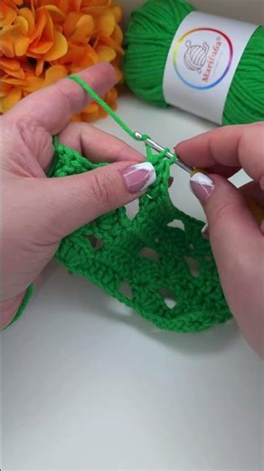 Block & Shell Stitch Scarf / Cowl