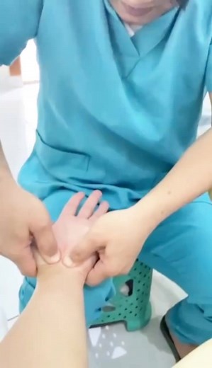 1.8M views · 43K reactions | #hands and arm massage tutorial Gawin ito kapag pagud ang kamay | Jovanie Lopez | Facebook