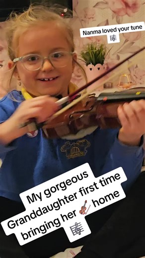 My gorgeous Granddaughter's first time bringing her violin home. What a lovely surprise it was Bella-Mae...keep it up! Nanma loves you 🎼🎻💓🎻🎼 @Claire Martin3675 #violin #musical #primaryschool #fyp #instrumental