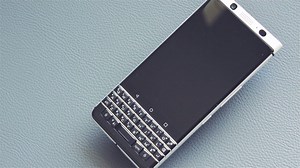 🔥🔥Sono anni che svolazzano in giro smartphone tutti uguali, senza personalità, identità. Smartphone adatti a tutti, per la massa. ⭐Blackberry KEYone è diverso!⭐ 😎Leggi la recensione👇👇 http://bit.ly/2tJiYTp | TechZilla.it