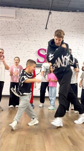 TEACHING SHUFFLE 😱🔥 LITTLE BOY DANCING ASTRONOMIA 😎💥 TUZELITY ⭐️