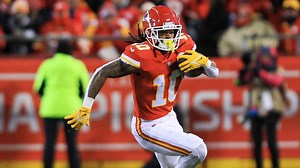 Isiah Pacheco explodes for 18-yard gain on Chiefs' well-timed screen pass