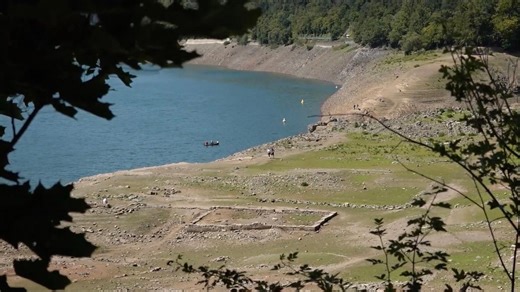 Historisches Niedrigwasser gibt "Edersee-Atlantis" frei