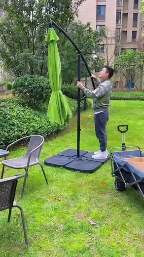 How to set up a cantilever umbrella? #garden #terrace #patio #deck #backyard #decor #outdoor