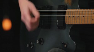 𝐓𝐨𝐜𝐚 𝐜𝐨𝐧 𝐬𝐞𝐧𝐭𝐢𝐦𝐢𝐞𝐧𝐭𝐨 😍 🤩La Squier® Contemporary Active Starcaster® es una evolución del modelo original de Fender, diseñada con un cuerpo semihueco sellado para minimizar la retroalimentación y potenciada por dos pastillas humbucking cerámicas activas Squier SQR™ para una señal masiva de alto rendimiento. . 𝐃𝐢𝐫𝐞𝐜𝐜𝐢𝐨𝐧𝐞𝐬 📍Santa Cruz: Av. 26 de Febrero (2° Anillo) esq. Calle Guatemala, Edificio Sayubu Planta Baja . 📍La Paz: Calle Juan de la Riva, entre Loayza y Buen