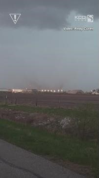 Iowa weather: Apparent tornado kicks up dust near Slater