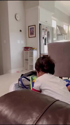 Baby recognises his pipì (read Pishi) on tv | Darshana Banik