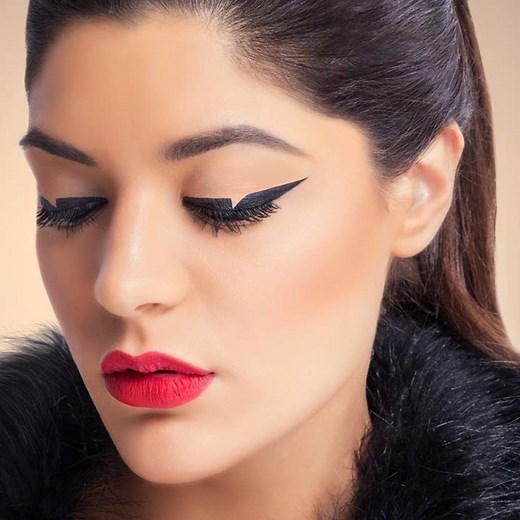 438K views · 3.6K reactions | Tips and tricks to achieve the perfect graphic liner! | Glamrs | Facebook