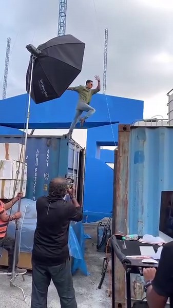 23M views · 208K reactions | ”Be it for a film or ad, action gets my heart always” says #AkshayKumar as a video of him performing a stunt live goes viral #AkshayKumarFans #Bollywood #BollywoodCelebrities #Stunts #ETimes | ETimes | Facebook