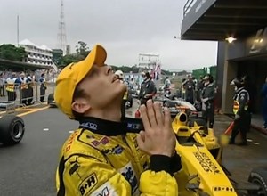 Há 20 anos... o caos no GP BRASIL 2003. #GPBrasil2003 #F1Brazil #Interlagos #SãoPaulo #F1Race #F1Season #F1History #F1Throwback #F1Nostalgia #F1Memories #F1Vintage #F1Fans #F1Community #F1Family #F1Forever #Motorsports #RacingDriver #F1Winners #F1Podium #F1Champion #F1WorldChampion #F1Drivers #F1Teams #F1Results #F1Recap | Will Bueno - Botequim GP